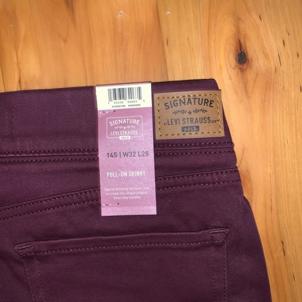 Women’s Levi pulling skinny jeans. NWT - Picture 8 of 8